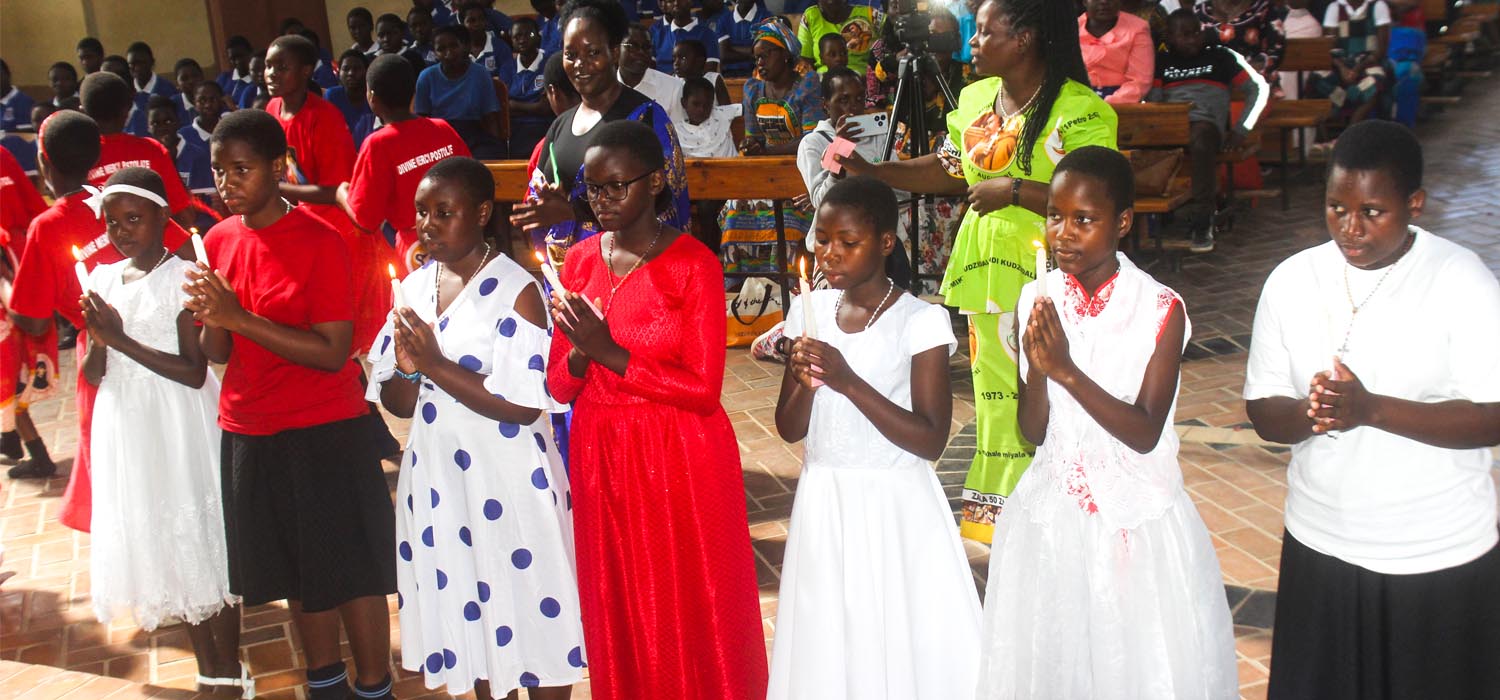 STUDENTS RECEIVING CATHOLIC SACRAMENTS